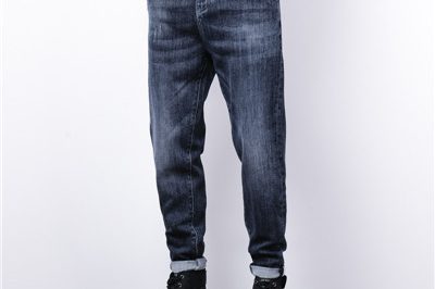 Trendy young men’s straight denim trousers (4)