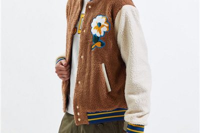 Wholesale mens wool patched varsity jacket (1)